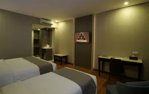 Pyramid Suites - Room