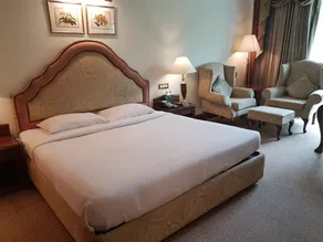 The Palms Town & Country Club - Resort - Room