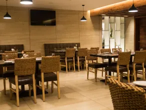 Cholaa Dynasty - A Bergamont Hotel - Restaurante