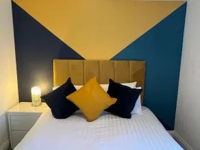 Lovely 2 Bedroom Apartment, 2 Bathrooms Parking - Værelse