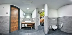 Emils Hotel - Bathroom