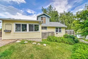 Horicon Riverfront Retreat w/ Deck, Dock + Patio - Innvendig