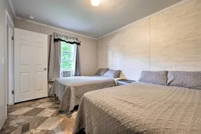 Pet-Friendly Cassopolis Escape w/ Lake Access - Interior