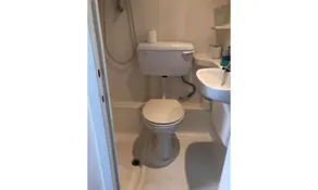 The Admiral Cunningham Hotel - Bathroom
