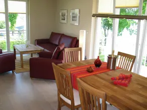Villa Nause-FeWo Buchenfreund mit Spa und Freizeit - Essbereich im Zimmer