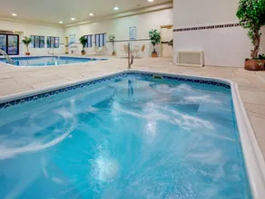 Staybridge Suites Peoria Downtown by IHG - Piscine