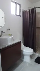 Gorgeous Apartment HOEStel Long Island! - Badezimmer