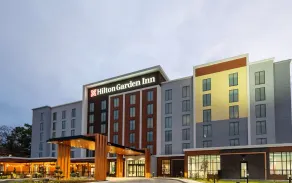 Hilton Garden Inn Kelowna - Image 1