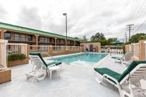 Quality Inn Alexandria - Piscine
