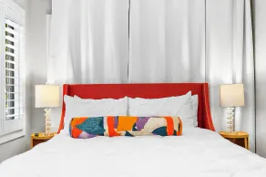 2 Mansions Pool Garden & BBQ Sleeps 22-8 BR - Room
