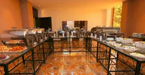 Ayowa Grand Hotel - Desayuno estilo bufé