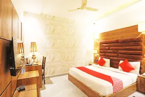 OYO 8902 Hotel Ronald Inn - Chambre
