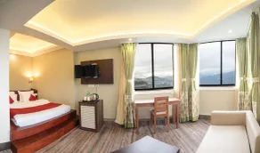 Summit North Star Hotel with Swimming Pool - Zimmer