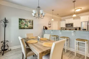 1 Mi to Riverfront: Darien Family Home - Interiør