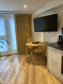 Streamside Apartments - Restaurant