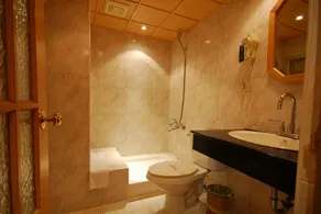 KaRo Hotel - Bathroom