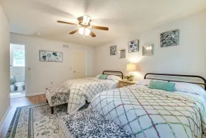 Hot Tub, Game Room & Fire Pit: Pocono Summit Home! - Innvendig