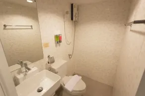 Nantra Ploenchit hotel - Bathroom