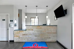 Studio 6-Pleasanton, TX - Lobby