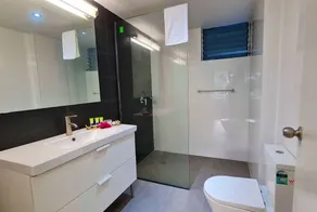 Ramada Suites By Wyndham Seafront Coral Coast - Bathroom