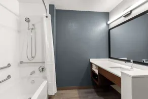 Everhome Suites Glendale Sports Entertainment District by Choice Hotels - Salle de bain