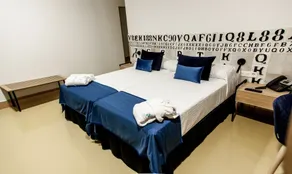 HOTEL TRIANA MONTALVAN - Zimmer