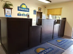 Days Inn by Wyndham Cortez - Hall