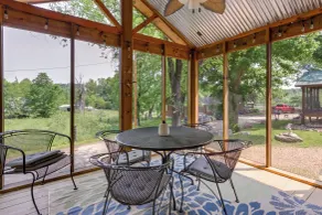 Boat Launch + Screened Porch: Warsaw Cabin Retreat - Interiør