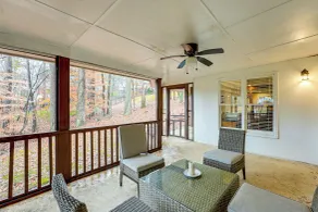 Tasteful Unit w/ Pool Table: 7 Mi to Lake Altoona! - Intérieur