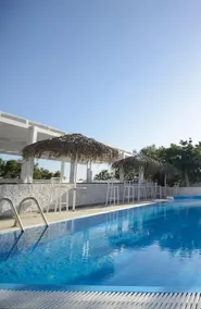 Blue Sapphire Perissa Hotel - Piscina