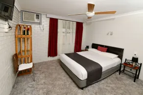 Burke and Wills Motor Inn - Room