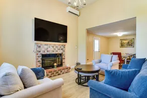 Private Outdoor Space 9 Mi to Downtown Vancouver! - Interior