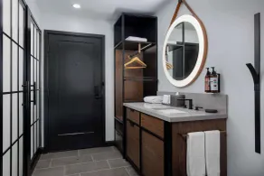 Motto By Hilton Bentonville Downtown - Bathroom