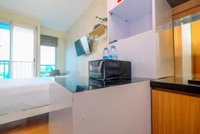 Minimalist Studio With Great City View At Tifolia Apartment - Værelse