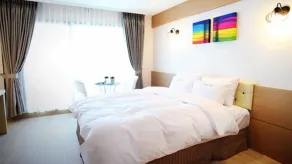 Pam Beach - Room