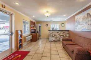 Econo Lodge Inn & Suites Santa Rosa - Hall