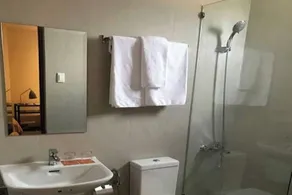 Maxx Hotel Ortigas - Bathroom