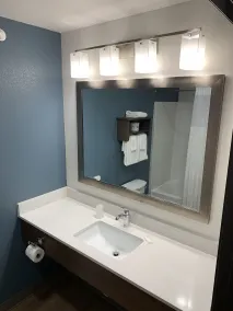 WoodSpring Suites Atlanta McDonough - Bathroom
