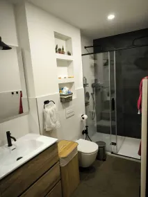 Charming Rustic Duplex Penthouse - Badeværelse