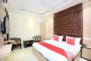 Hotel The Diamond 2 min from Zirakpur bus stand - Room