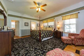 The Elmhurst Inn - Room