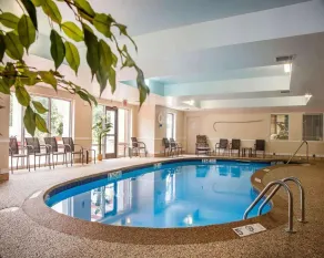 Comfort Suites West Warwick - Providence - Piscine