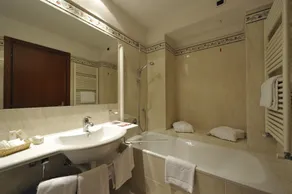 Hotel Eden - Bathroom