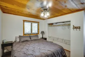 Private Hot Tub: Riverfront Escape in Shawano - Interiør