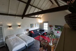 Room-room to Rent With own Entrance, liv - Quarto