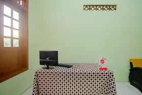 RedDoorz Syariah near Alun Alun Wonosari - Reception