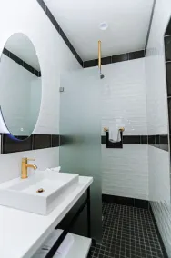 H by H Hospitality - Chambre