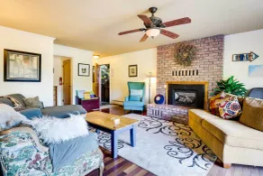 Tasteful Home w/ Stunning River & Valley View - Interiör
