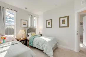 Townhome at Laurel Park: Modern & Spacious Getaway - Interiör