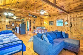 Mountian View Retreat < 2 Mi to White River! - Interior